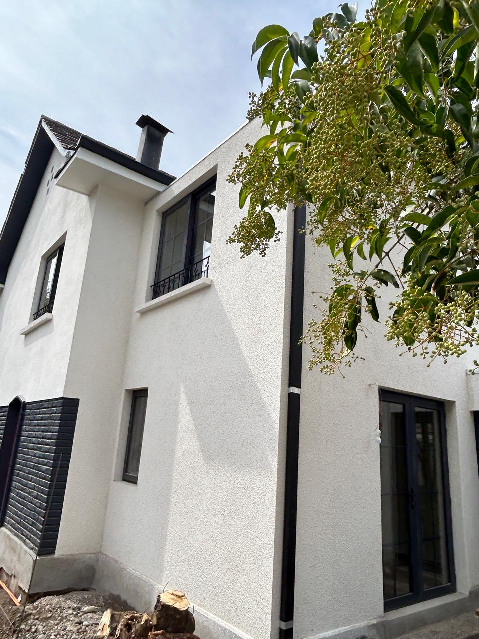 Estupenda Amplia Casa Barrio Tranquilo Vitacura Remodelada - Imagen 2