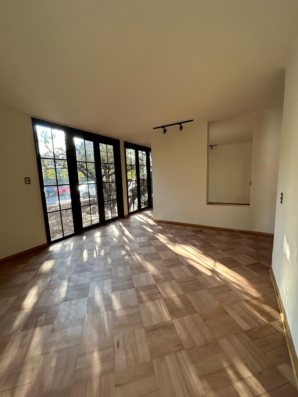 Estupenda Amplia Casa Barrio Tranquilo Vitacura Remodelada - Imagen 6